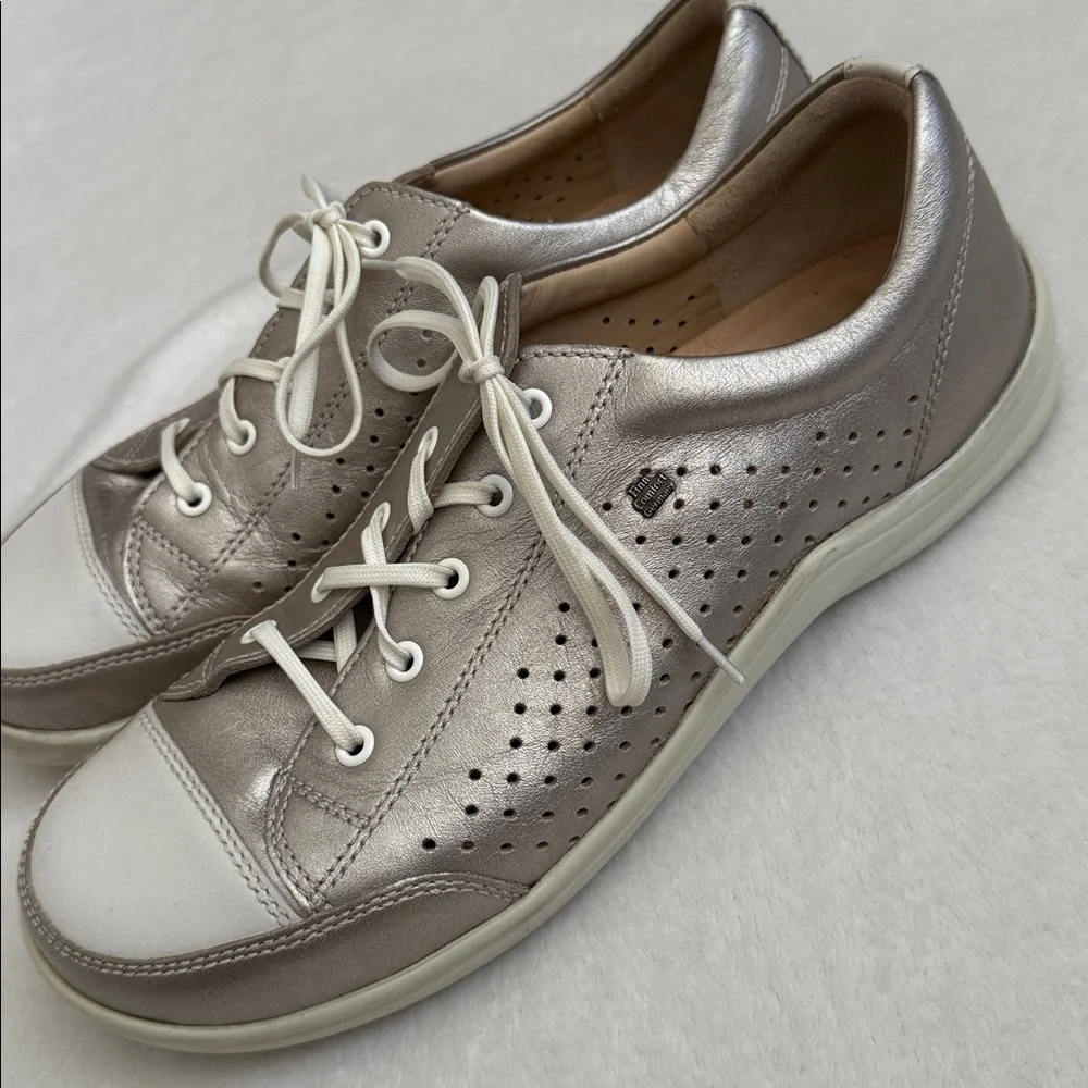 Finn Comfort | Charlotte Perforated Leather Sneaker Silver/White (EU 41/US 10) - Picture 6 of 15